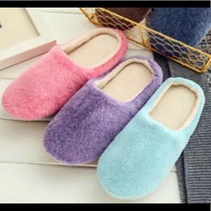 Non slip indoor slippers